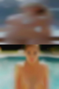 Discrete swingers club naked woman! Discrete swingers club naked woman!